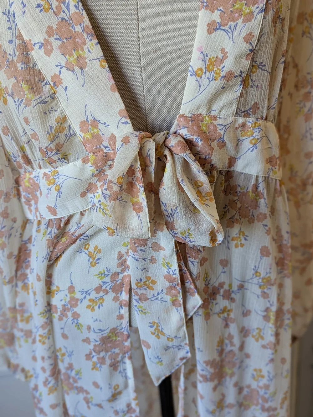 AE Women's Sheer Floral Tie-Front Romantic Duster Cream & Dusty Rose Robe - Picture 4 of 9